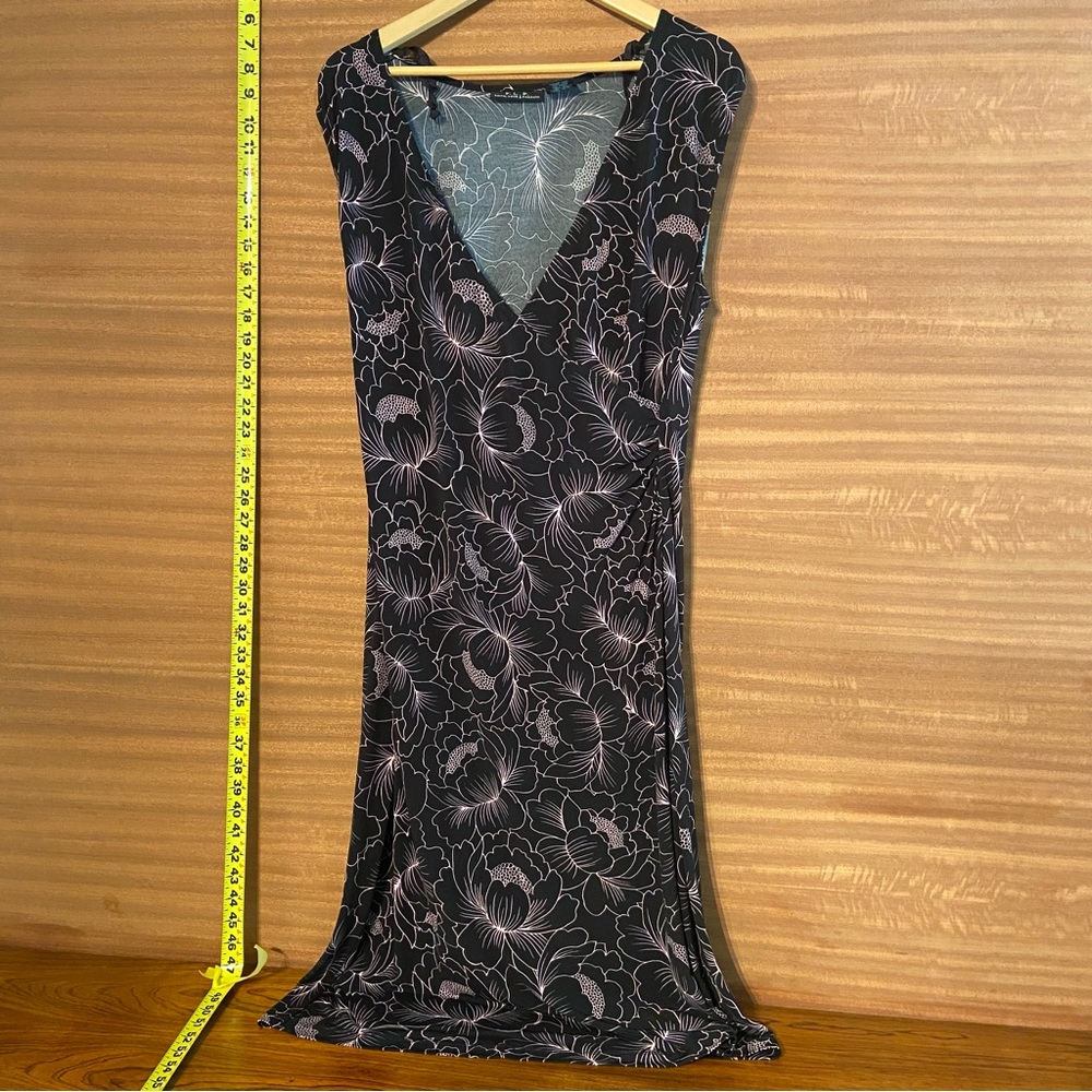 FAITH, LOVE & PASSION black dress with light pink floral lines. Size X-LARGE.